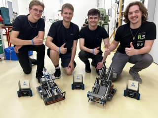 16 oba týmy ceny a roboti